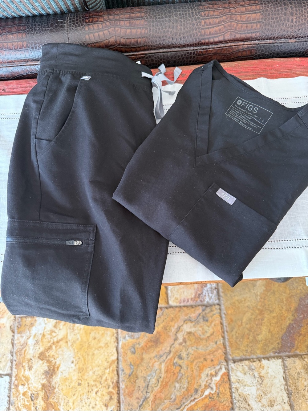 Figs Men’s Black Cargo Pants with Zip Pocket